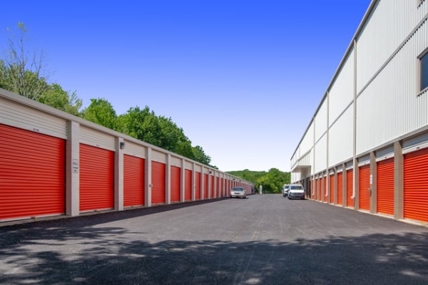 Facility photo: //images.sparefoot.com/medium/215684687a477dacac9.jpg