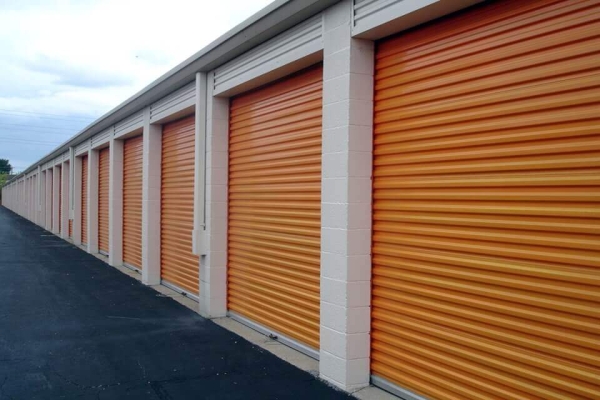 Facility photo: //images.sparefoot.com/medium/2156856a0c677fe5729.jpg