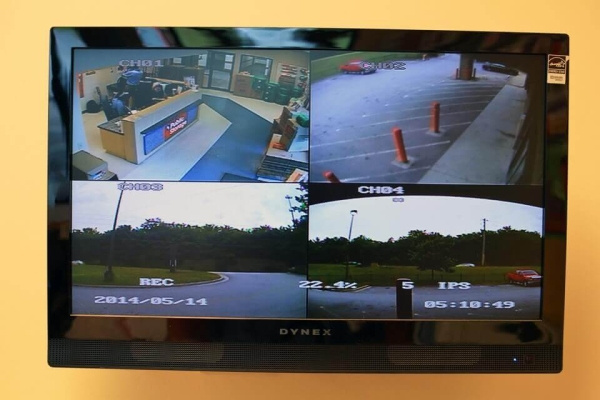 Facility photo: //images.sparefoot.com/medium/215686690cac3831bbc.jpg