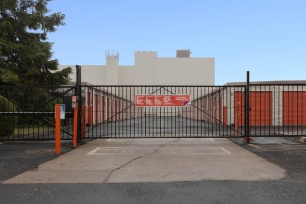 Facility photo: //images.sparefoot.com/medium/215688688381188d596.jpg
