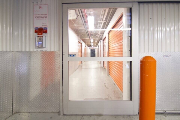 Facility photo: //images.sparefoot.com/medium/215691694d4774d2368.jpg