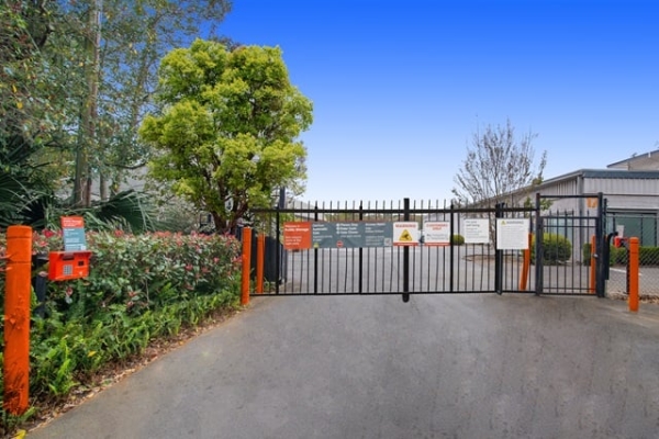 Facility photo: //images.sparefoot.com/medium/2156936946ad84b3807.jpg