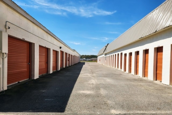 Facility photo: //images.sparefoot.com/medium/21569369f4a90cac344.jpg