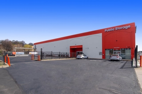 Facility photo: //images.sparefoot.com/medium/215695688e0d55826a7.jpg