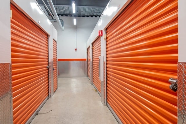 Facility photo: //images.sparefoot.com/medium/215695688e0d5670d8a.jpg