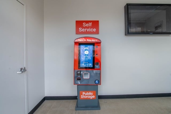 Facility photo: //images.sparefoot.com/medium/2156956972320b2b9f5.jpg