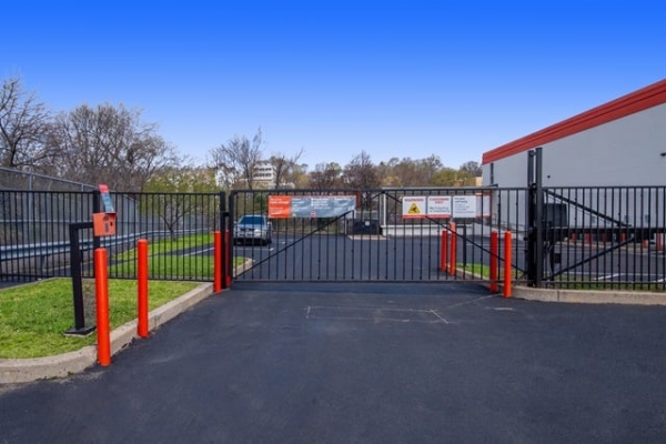Facility photo: //images.sparefoot.com/medium/2156956a5633c7c19da.jpg