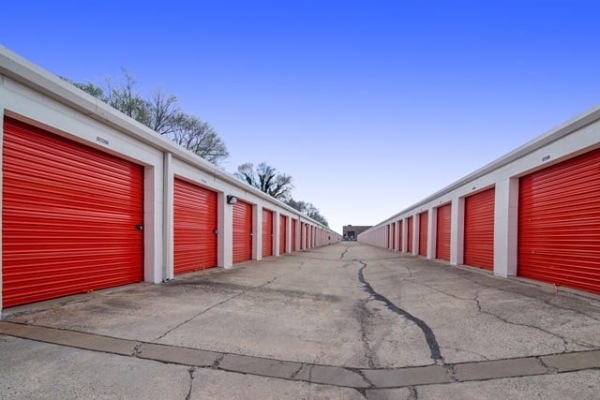 Facility photo: //images.sparefoot.com/medium/2156976925b7ddcc833.jpg