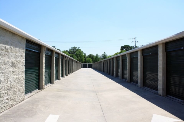 Facility photo: //images.sparefoot.com/medium/215699687a470340188.jpg