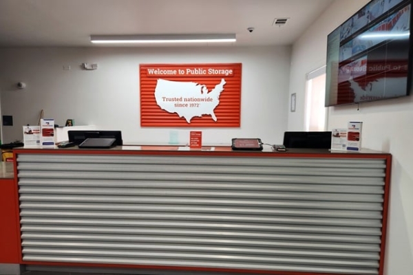 Facility photo: //images.sparefoot.com/medium/21569969762592874bb.jpg