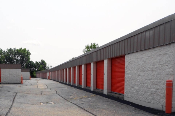 Facility photo: //images.sparefoot.com/medium/215700687b9a9f08eb5.jpg