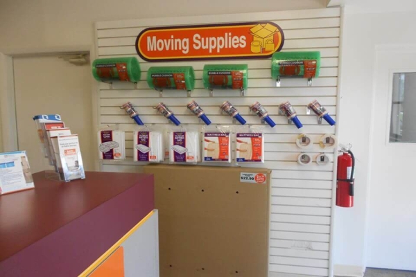 Facility photo: //images.sparefoot.com/medium/215700687b9a9fce523.jpg