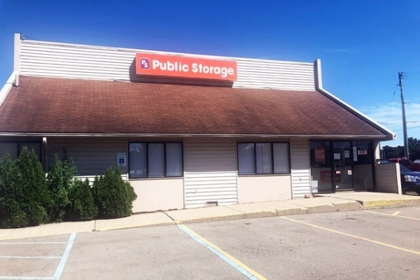 Facility photo: //images.sparefoot.com/medium/215702687b9ab9289c2.jpg