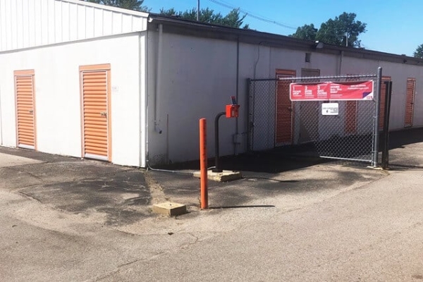 Facility photo: //images.sparefoot.com/medium/215702687b9abc9ee6a.jpg