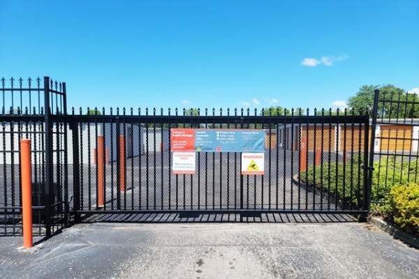 Facility photo: //images.sparefoot.com/medium/215703694016d0d2896.jpg