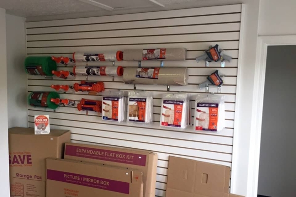 Facility photo: //images.sparefoot.com/medium/21570369455c79a2a60.jpg