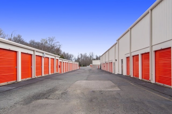 Facility photo: //images.sparefoot.com/medium/21570568765546db161.jpg