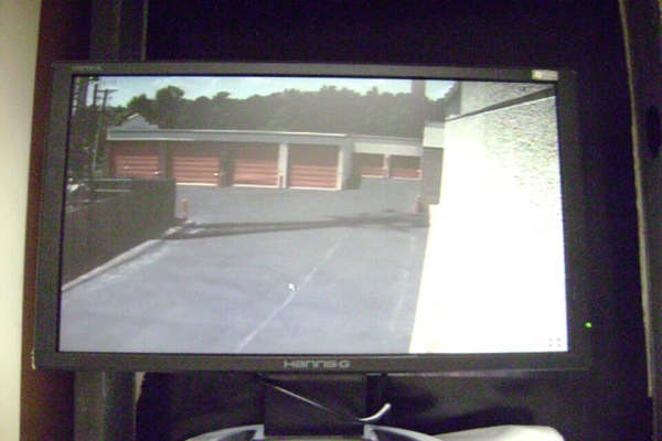 Facility photo: //images.sparefoot.com/medium/21570669889b44eb68b.jpg