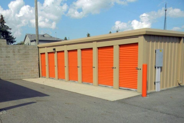Facility photo: //images.sparefoot.com/medium/215708688f5fcb1c156.jpg