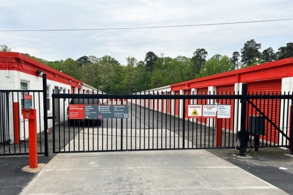 Facility photo: //images.sparefoot.com/medium/215710694aa497354f3.jpg