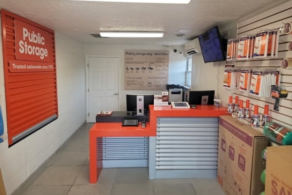 Facility photo: //images.sparefoot.com/medium/215714695a7493724c9.jpg