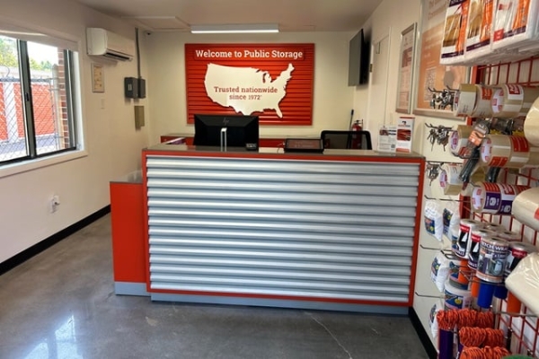 Facility photo: //images.sparefoot.com/medium/215718689b3c7b0e2e8.jpg