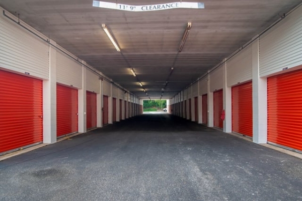 Facility photo: //images.sparefoot.com/medium/215719693ec59756789.jpg