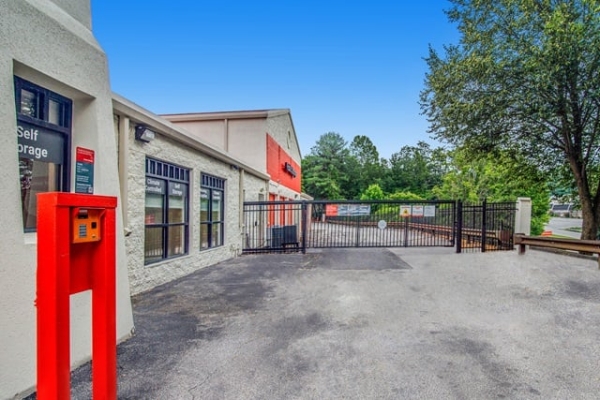 Storage Units at Public Storage - Newtown Square - 5085 West Chester Pike - 5085 West Chester Pike