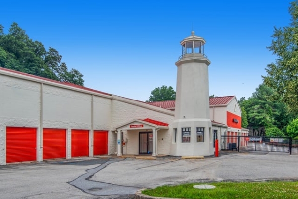 Facility photo: //images.sparefoot.com/medium/21571969f4a7996e926.jpg