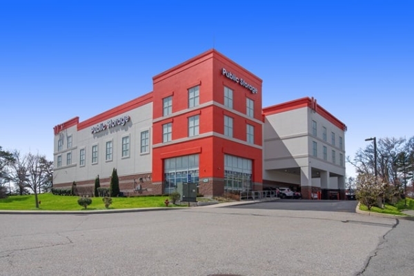 Facility photo: //images.sparefoot.com/medium/215720694bf3b7a0d17.jpg