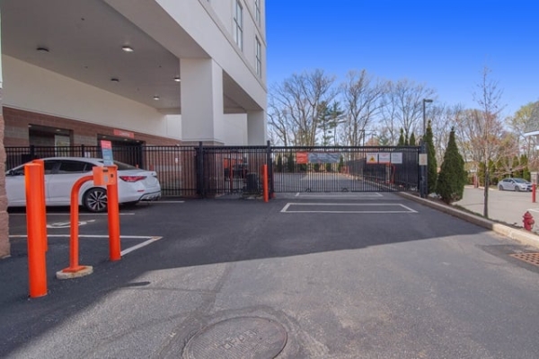 Facility photo: //images.sparefoot.com/medium/21572069e4d4e68619e.jpg