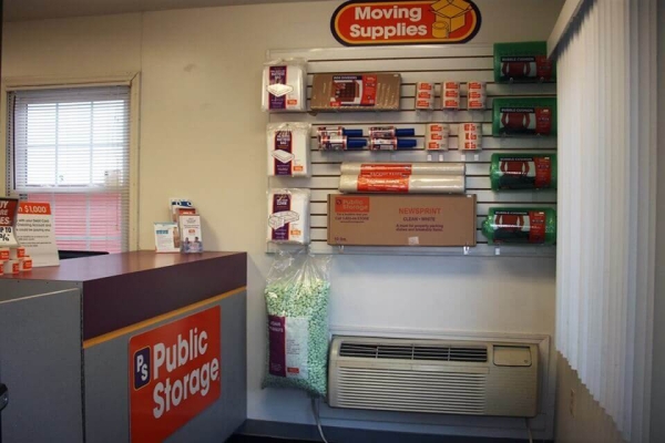 Facility photo: //images.sparefoot.com/medium/215721688382340c863.jpg