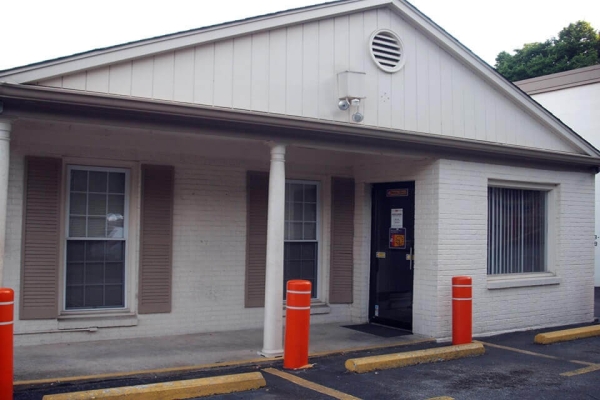 Facility photo: //images.sparefoot.com/medium/215721691b2ccf0cd2b.jpg