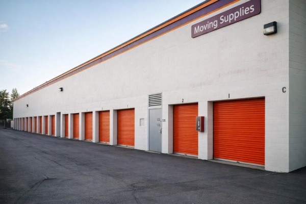 Facility photo: //images.sparefoot.com/medium/2157216a071d4d87c52.jpg