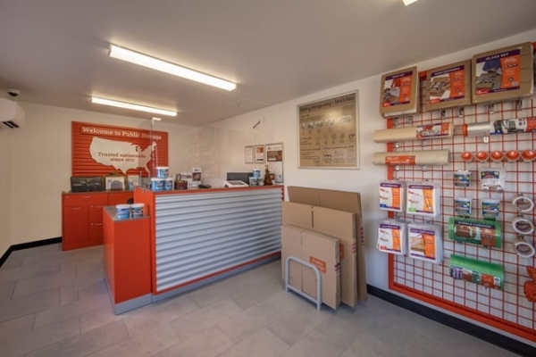 Facility photo: //images.sparefoot.com/medium/215725695bc9972bd61.jpg