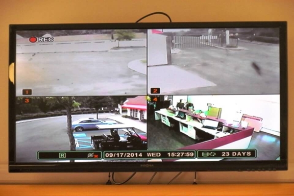 Facility photo: //images.sparefoot.com/medium/215726694d467a1a713.jpg