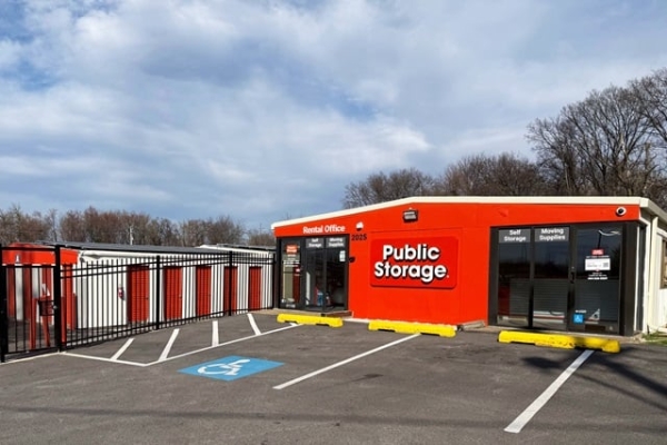 Facility photo: //images.sparefoot.com/medium/2157296880ddb171de7.jpg