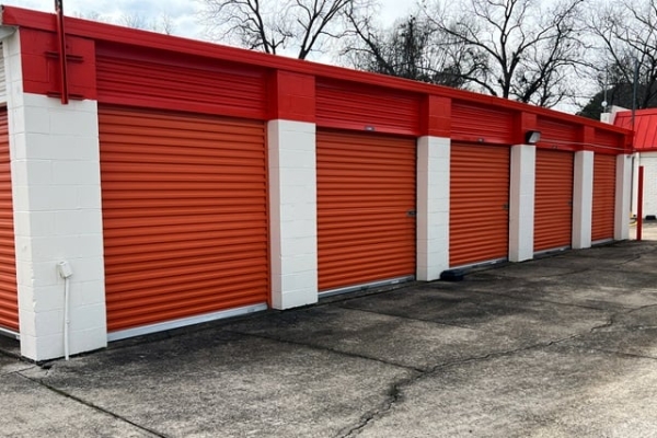 Facility photo: //images.sparefoot.com/medium/2157346877a5226c5f2.jpg