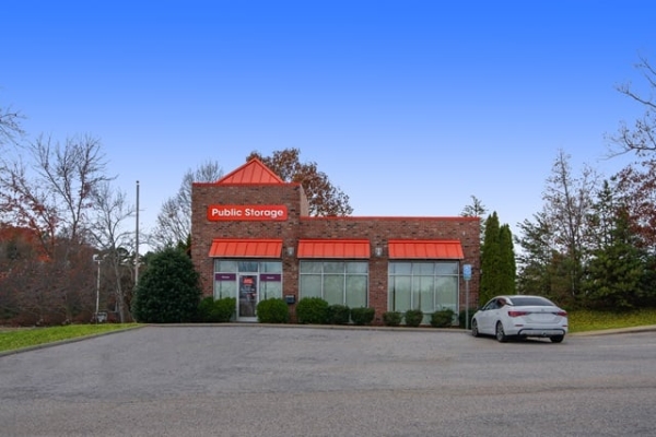Facility photo: //images.sparefoot.com/medium/215735687ceace603dc.jpg