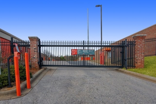 Facility photo: //images.sparefoot.com/medium/215735689f31909f882.jpg