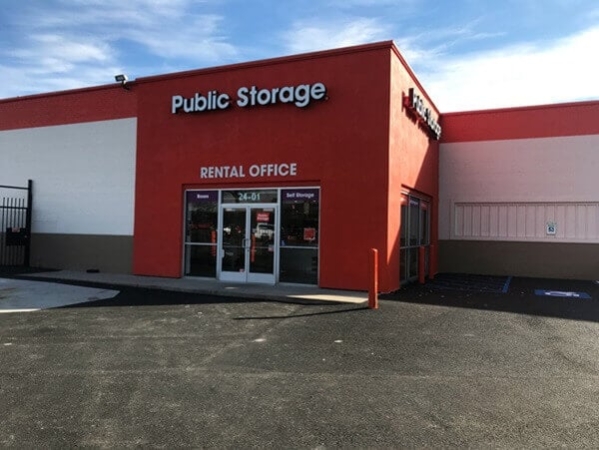 Facility photo: //images.sparefoot.com/medium/21573669f5f8220ba8b.jpg