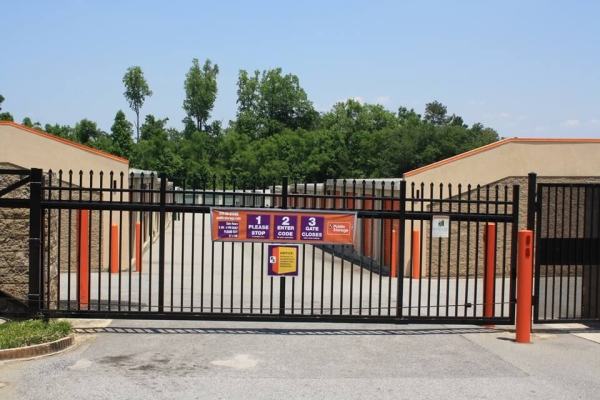 Facility photo: //images.sparefoot.com/medium/215738695922b7d4e27.jpg