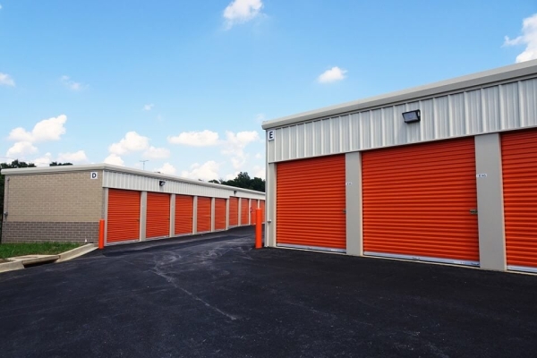 Facility photo: //images.sparefoot.com/medium/215739687ce9f08f3fa.jpg