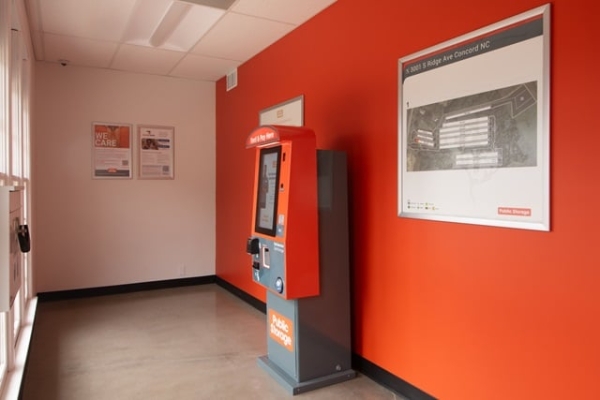 Facility photo: //images.sparefoot.com/medium/2157406890b12c29e5f.jpg