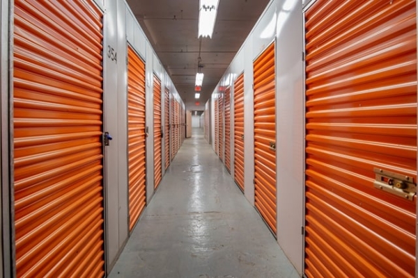 Facility photo: //images.sparefoot.com/medium/215742687a461571272.jpg
