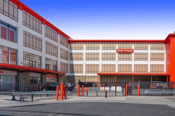 Facility photo: //images.sparefoot.com/medium/215742692b00f7c9477.jpg