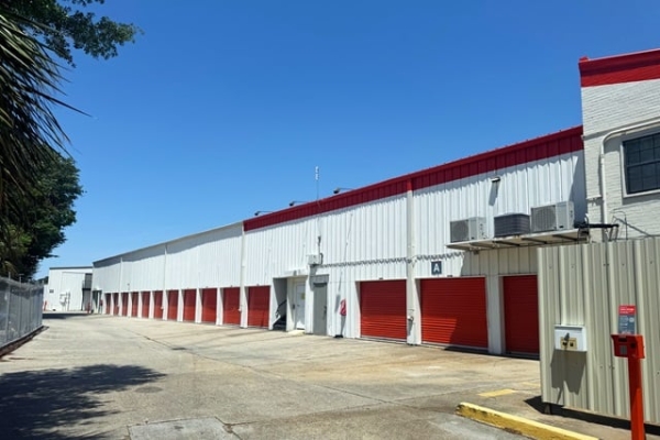 Facility photo: //images.sparefoot.com/medium/2157446877a5af29d8d.jpg
