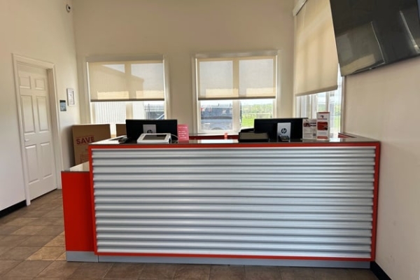 Facility photo: //images.sparefoot.com/medium/2157476921c3c43f244.jpg