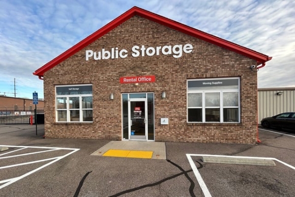 Facility photo: //images.sparefoot.com/medium/21574769f4a9331a8da.jpg