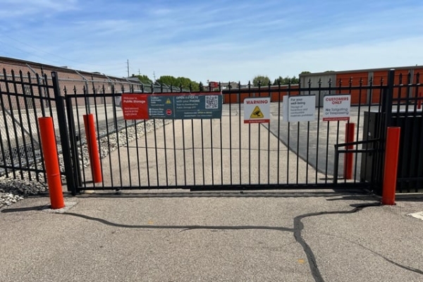 Facility photo: //images.sparefoot.com/medium/2157476a0c67755be12.jpg
